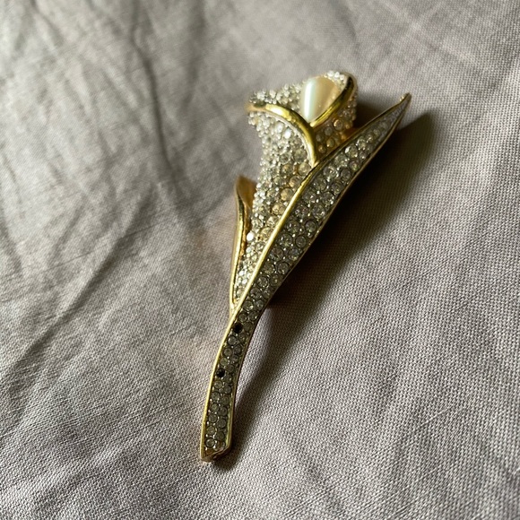 Swarovski Call Lily Brooch - Picture 2 of 5